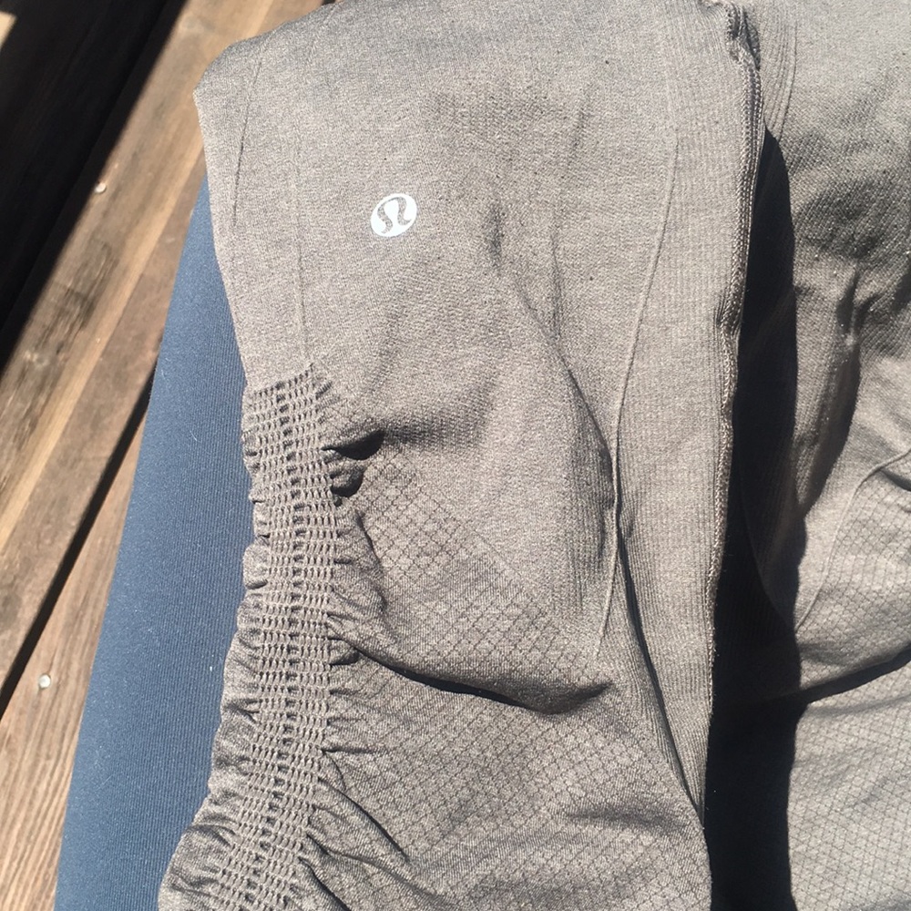 Gray Cropped Lulus - image 4